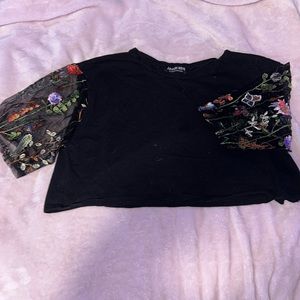 M Fashion Nova Cropped Floral Sleeve Tee
